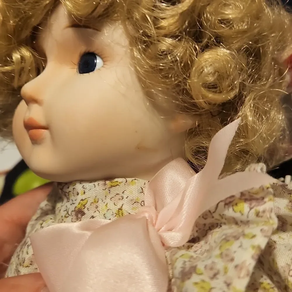 1989 Brinn's Porcelain Doll